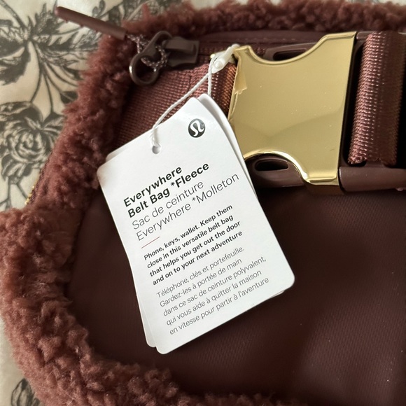 Lululemon Everywhere Belt Bag Brown Sherpa NWT - Picture 5 of 9